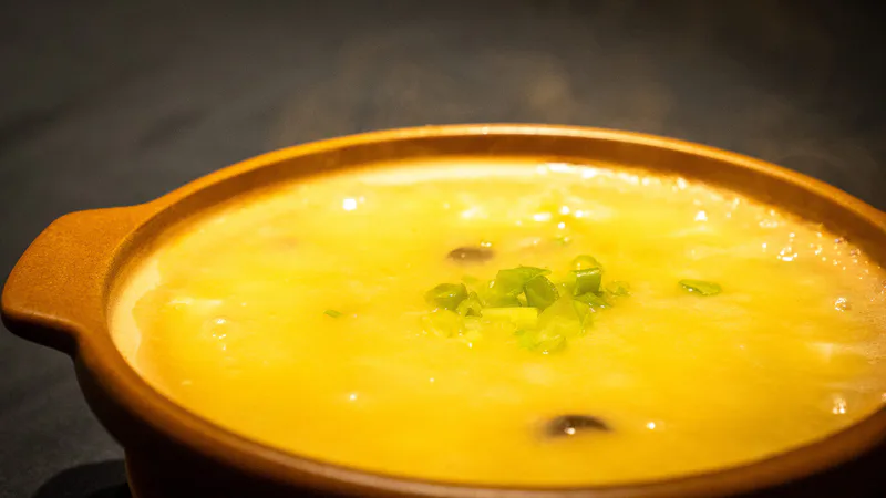 Zartes Tofu mit Eigelbsauce