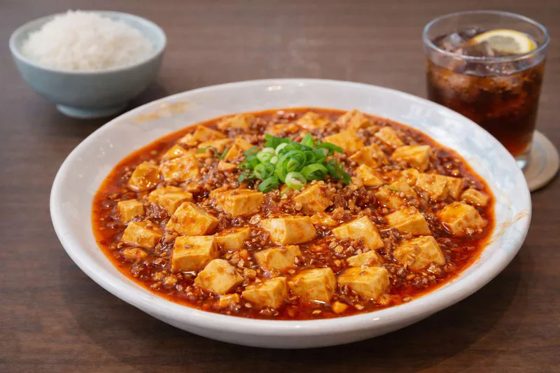 Mapo-Tofu (Mit Reis und einem kleinen Getränk)